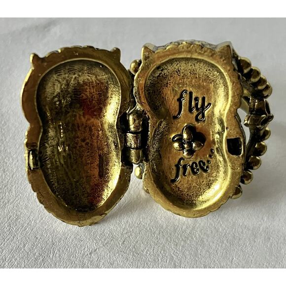 FOSSIL Owl Locket Cocktail Ring SZ 8 Hinged Opening Gold Tone With Rhinestones - Picture 3 of 6